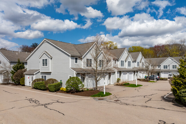 Blackinton Commons Condos in Attleboro Falls, MA - Foto de edificio - Building Photo