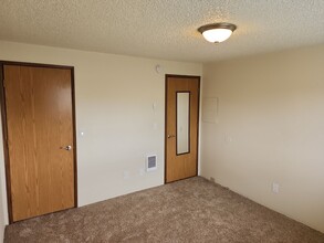 3308 Hollywood Dr NE, Unit 3308 in Salem, OR - Building Photo - Building Photo