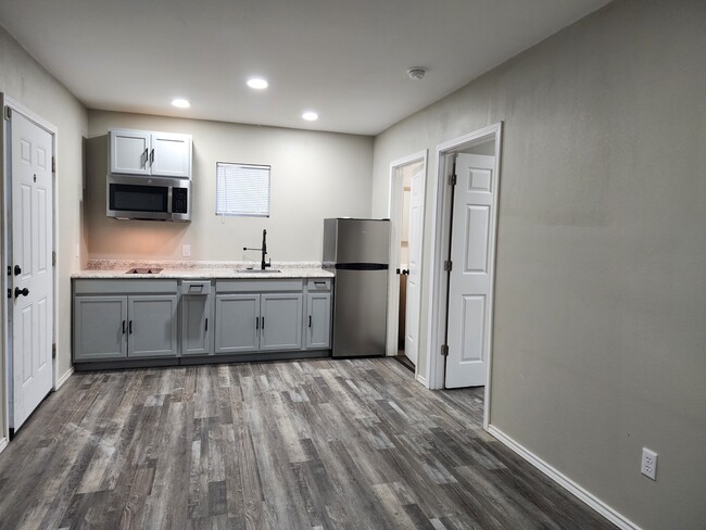 1050 Shephard Dr in Corpus Christi, TX - Building Photo - Building Photo