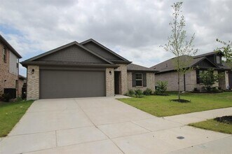 1808 Briar Hl Dr in Denton, TX - Building Photo - Building Photo