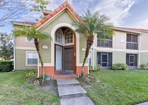 437 Fountainhead Cir, Unit 281 in Kissimmee, FL - Building Photo