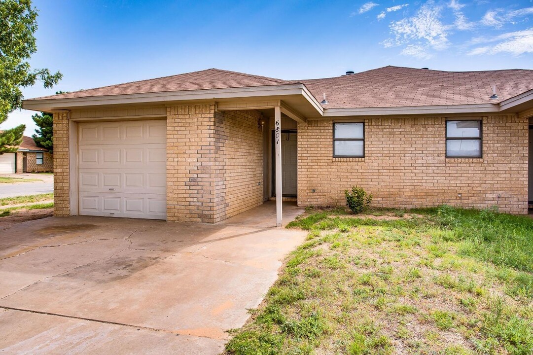 6801 Iola Ave in Lubbock, TX - Building Photo