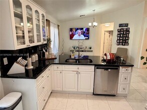 14712 SW 123rd Ave in Miami, FL - Foto de edificio - Building Photo