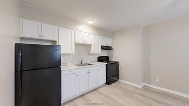 500 Foch St, Unit 1 in Bryan, TX - Building Photo - Building Photo