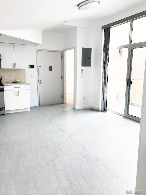 61-15 184th St-Unit -3 Fl in Queens, NY - Building Photo - Building Photo