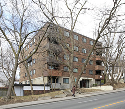 Villettes Apartments in Toronto, ON - Building Photo - Building Photo