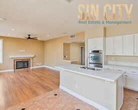 904 Cambridge Cross Pl in Las Vegas, NV - Building Photo - Building Photo