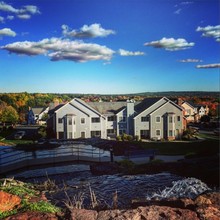 The Mansions at Hockanum Crossing in Vernon Rockville, CT - Foto de edificio - Building Photo