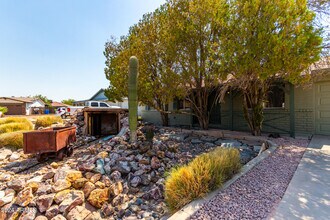 3827 W Meadow Dr in Glendale, AZ - Building Photo - Building Photo