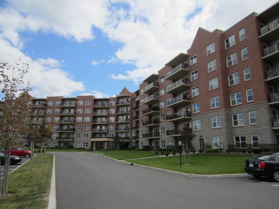 The MapleView in Halifax, NS - Building Photo