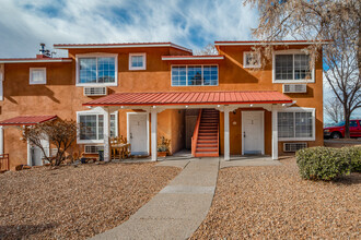 Santa Fe Suites in Santa Fe, NM - Building Photo - Building Photo