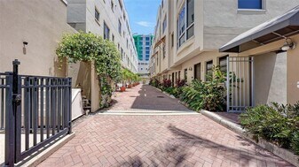 235 Cocoanut Ave in Sarasota, FL - Building Photo