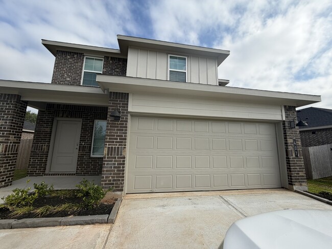 407 Robin Ct in Angleton, TX - Building Photo - Building Photo