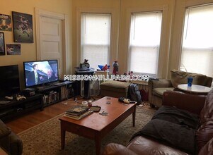 75 Hillside St, Unit 1 in Boston, MA - Foto de edificio - Building Photo