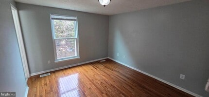 223 Laura Anne Ct in Sterling, VA - Building Photo - Building Photo