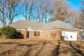 3701 Burkehill Dr in Bartlett, TN - Foto de edificio - Building Photo