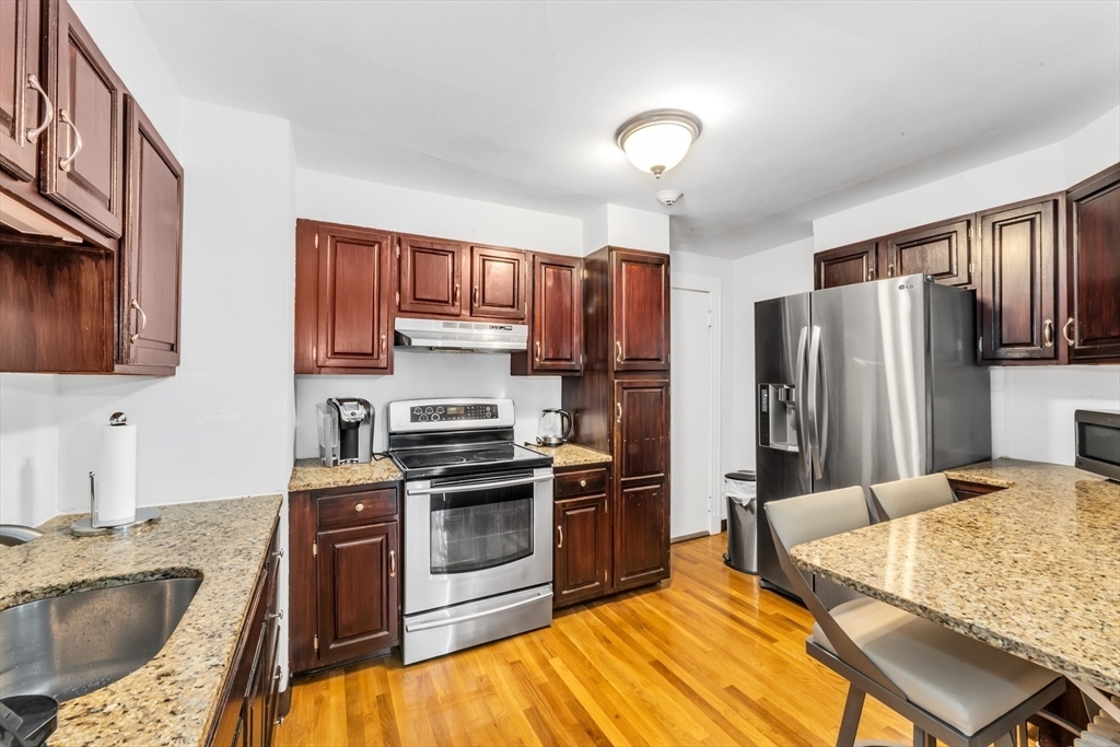 33 Westbourne Ter, Unit 3 in Brookline, MA - Building Photo