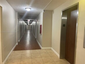 7300 NW 17th St in Plantation, FL - Foto de edificio - Building Photo