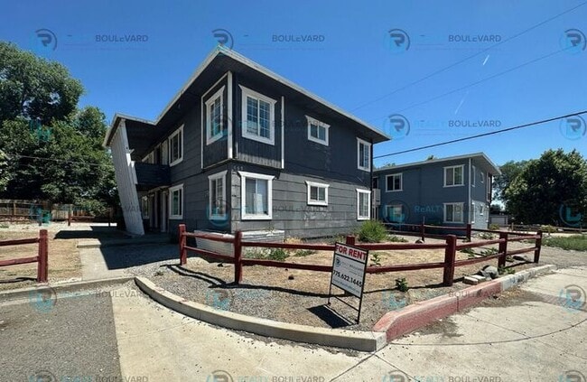 665 Denslowe Dr in Reno, NV - Foto de edificio - Building Photo