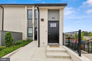 19520 Village Walk Dr in Montgomery Village, MD - Building Photo