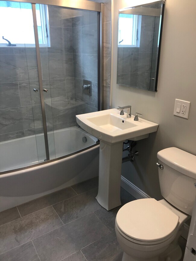 27 Willoughby St, Unit 1 in Boston, MA - Building Photo - Building Photo