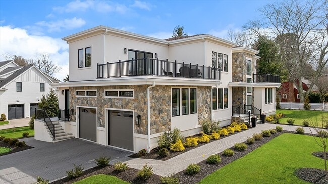 property at 5 Colonial Rd