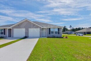 10 Camper Cir in Brunswick, GA - Building Photo