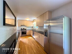 12 Chateau Pl in Asheville, NC - Building Photo - Building Photo