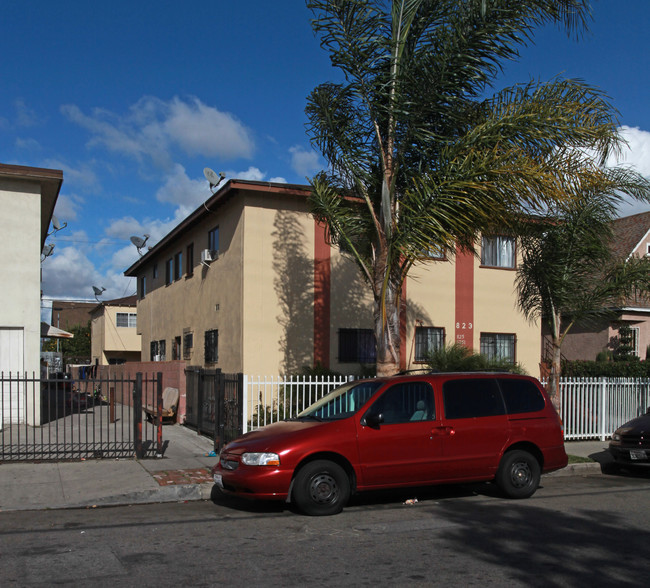 823-825 1/2 E 27th St in Los Angeles, CA - Building Photo - Building Photo