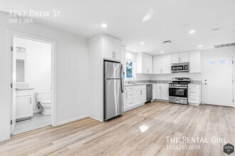 3247 Drew St in Los Angeles, CA - Building Photo - Building Photo