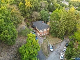 15 N 17th St in Hawthorne, NJ - Building Photo