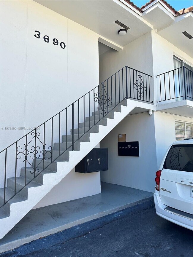 543 SW 37th Ave in Miami, FL - Building Photo - Building Photo