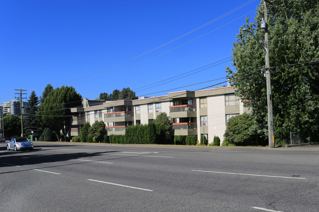 Abbotsford Place in Abbotsford, BC - Building Photo