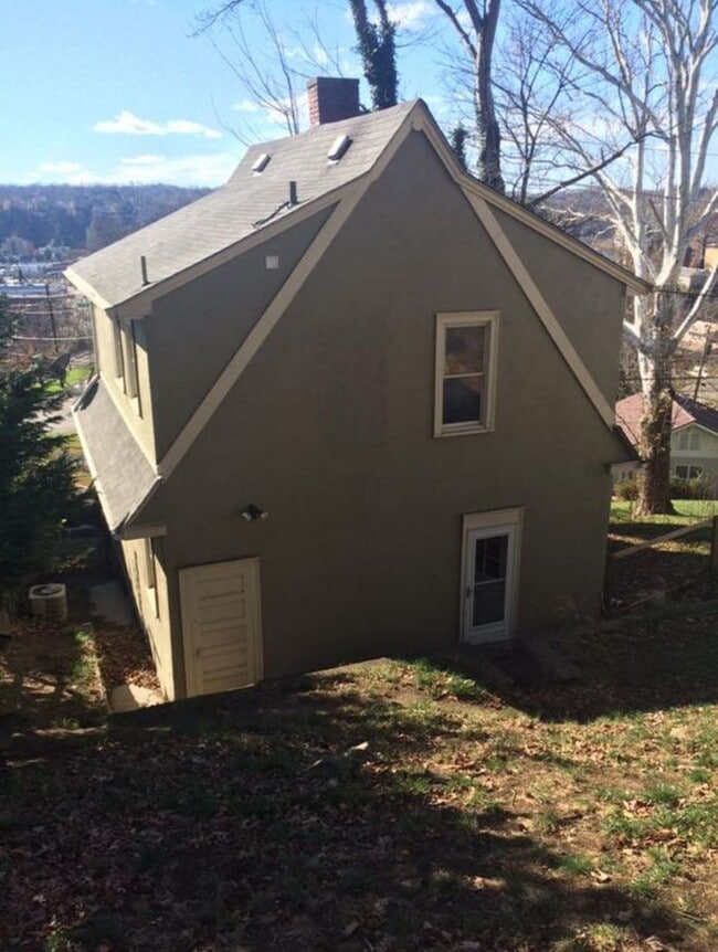 204 Sunset Dr in Charleston, WV - Building Photo - Building Photo