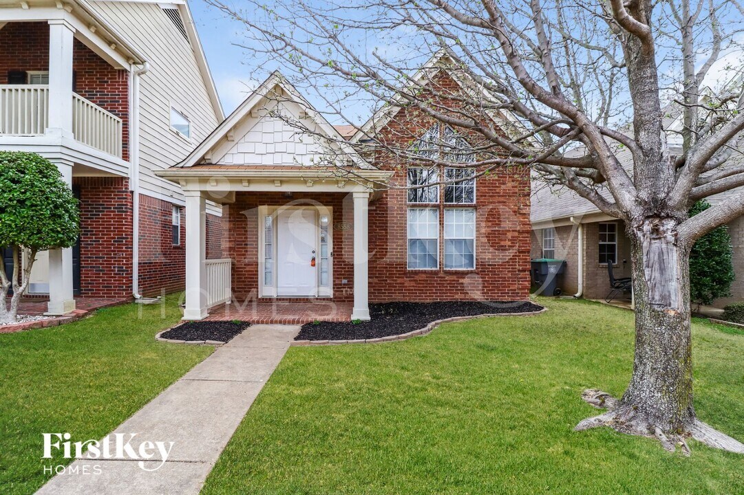 8558 Shady Elm Dr in Memphis, TN - Building Photo