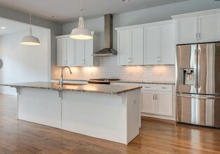 868 Kirkwood Ave in Nashville, TN - Building Photo - Building Photo