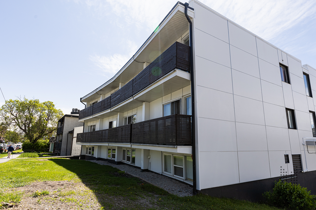 Grapes Manor in Calgary, AB - Building Photo