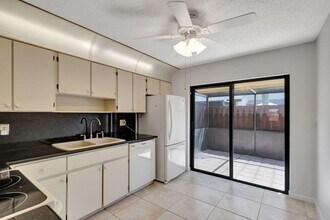 8182 SE Villa Way in Hobe Sound, FL - Building Photo - Building Photo