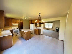 2586 Telluride Trl in Howard, WI - Building Photo - Building Photo