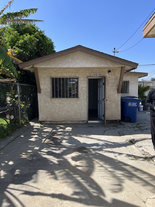 4310 1/2 Michigan Ave in East Los Angeles, CA - Building Photo