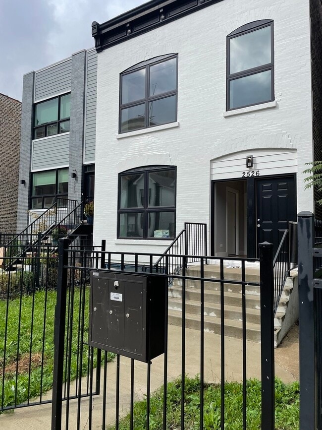 2526 W Lexington St in Chicago, IL - Building Photo - Building Photo