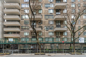 U.N. Park Condominiums in New York, NY - Building Photo - Building Photo