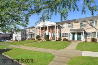 Rockaway Gardens Apartments 135 kendall ct. in Rockaway, NJ - Building Photo - Building Photo