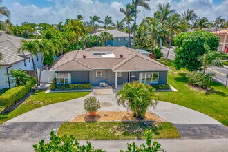 336 Linda Ln in Palm Beach Shores, FL - Building Photo - Building Photo