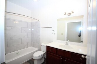 1665 Kenton Rd in Dover, DE - Foto de edificio - Building Photo