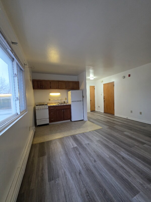 6166 S Packard Ave in Cudahy, WI - Foto de edificio - Building Photo