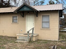 232 1/2-230 1/2 Wilson Ave in Tahlequah, OK - Building Photo