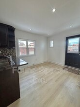 1554 Main St E in Hamilton, ON - Building Photo - Building Photo