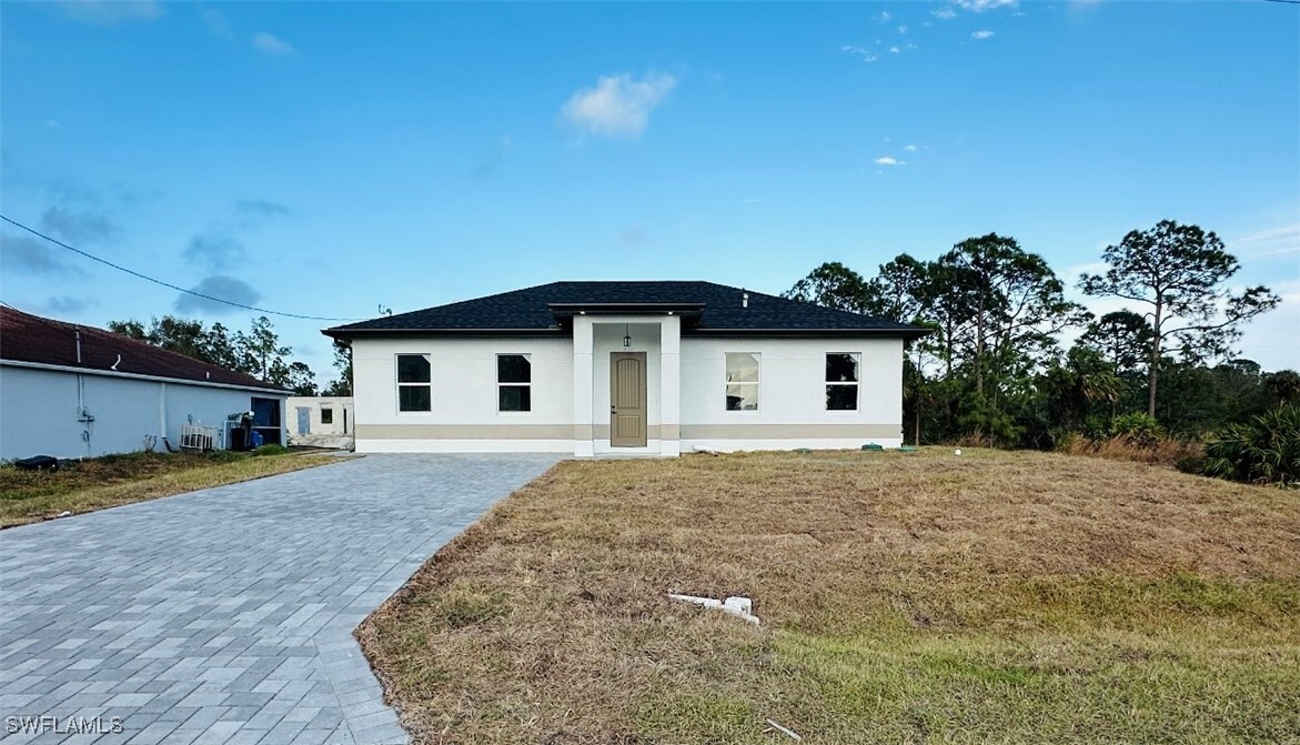 411 Wickham Ave S in Lehigh Acres, FL - Building Photo