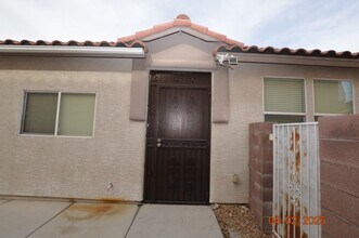 6796 W Oak Mist Ave in Las Vegas, NV - Building Photo - Building Photo
